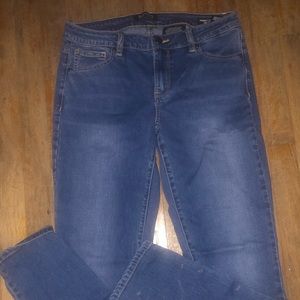 Women’s mid rise skinny jeans
